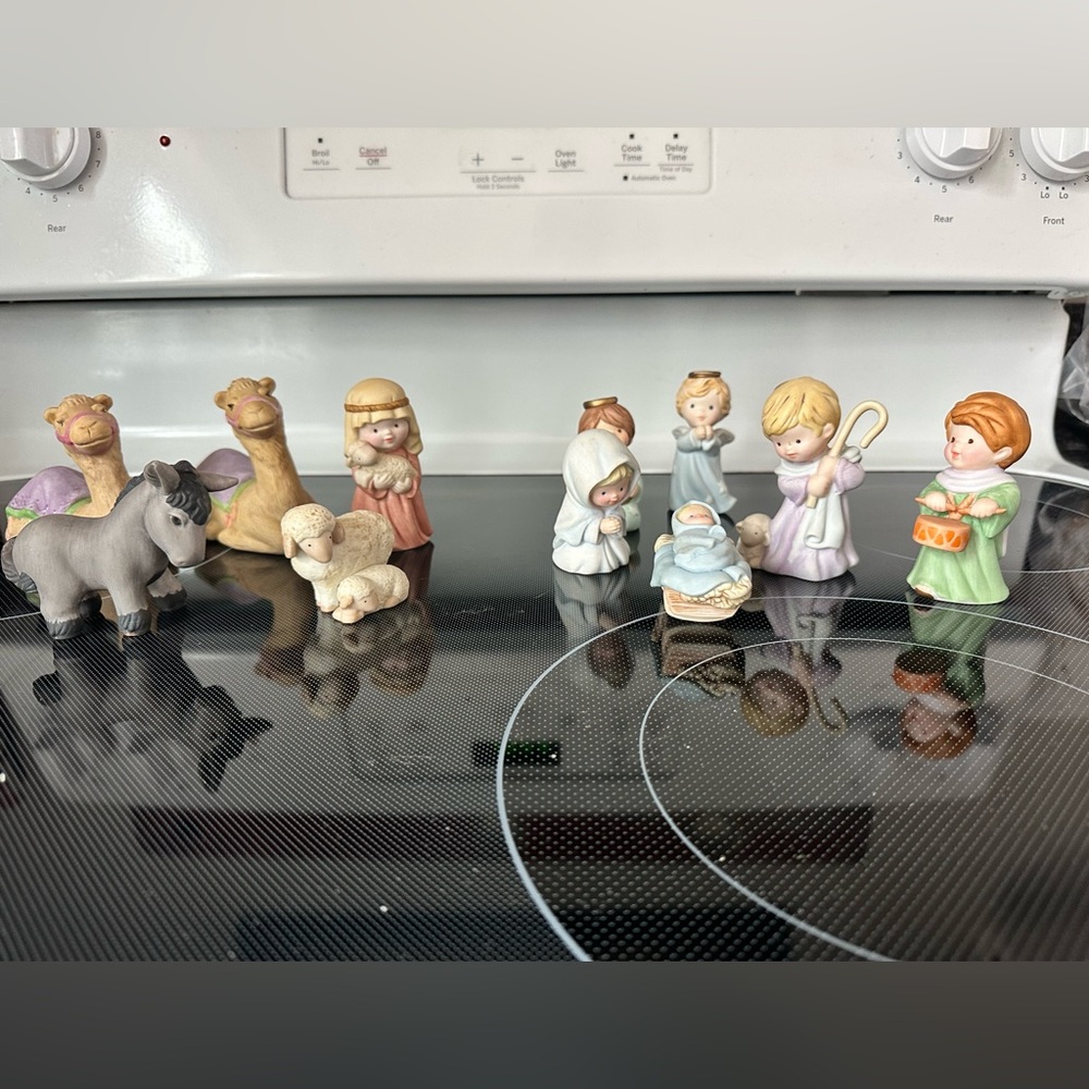 Avon Heavenly Blessings Nativity Scene Figurine Set